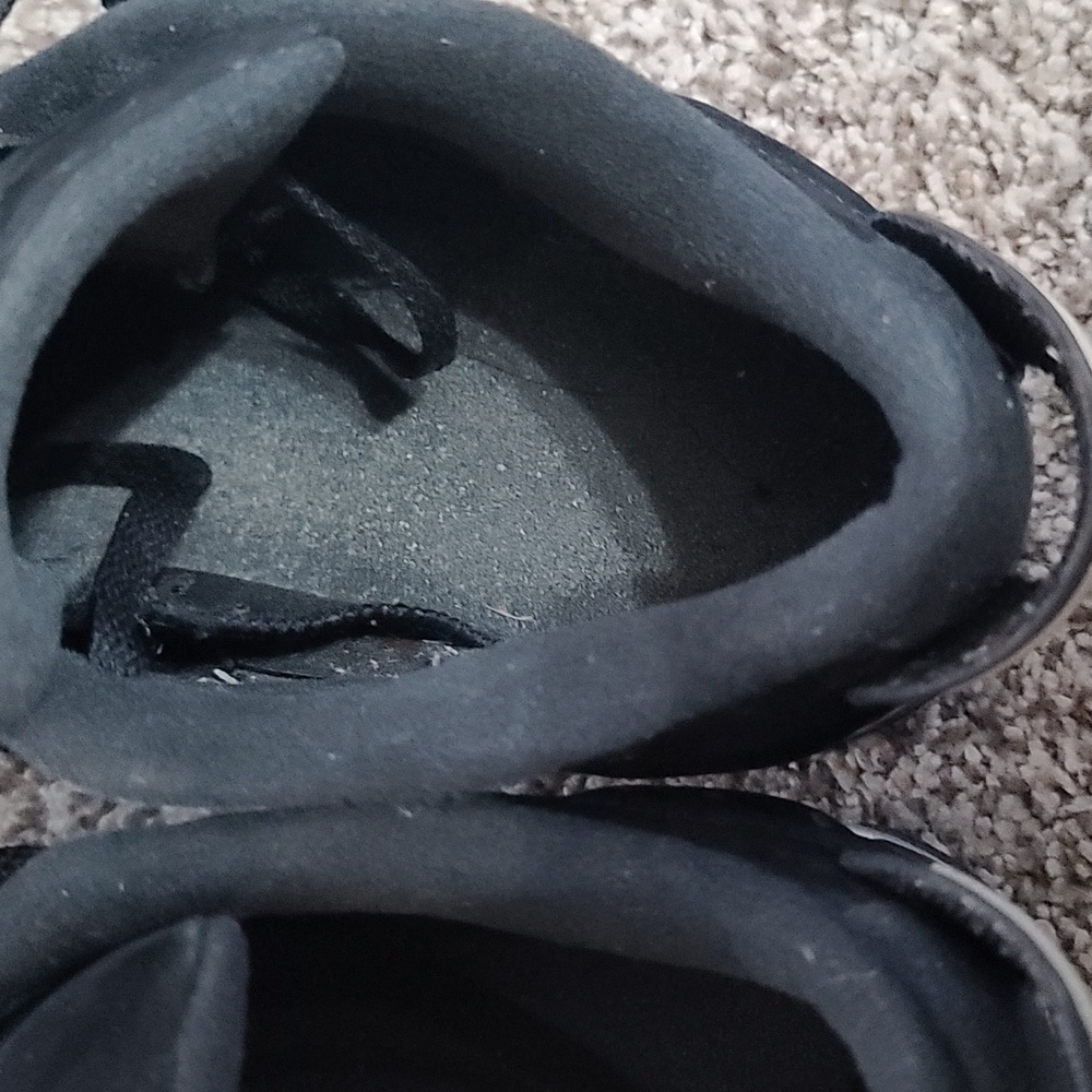 Shoes - Picture 5 of 7